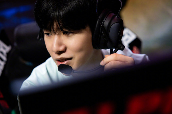 他们都怀揣 他们都怀揣